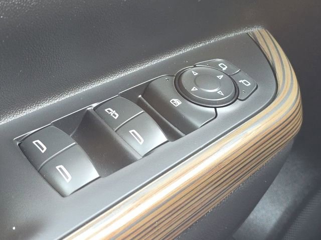 Used 2023 GMC Acadia SLE w/ Driver Convenience Package image 9