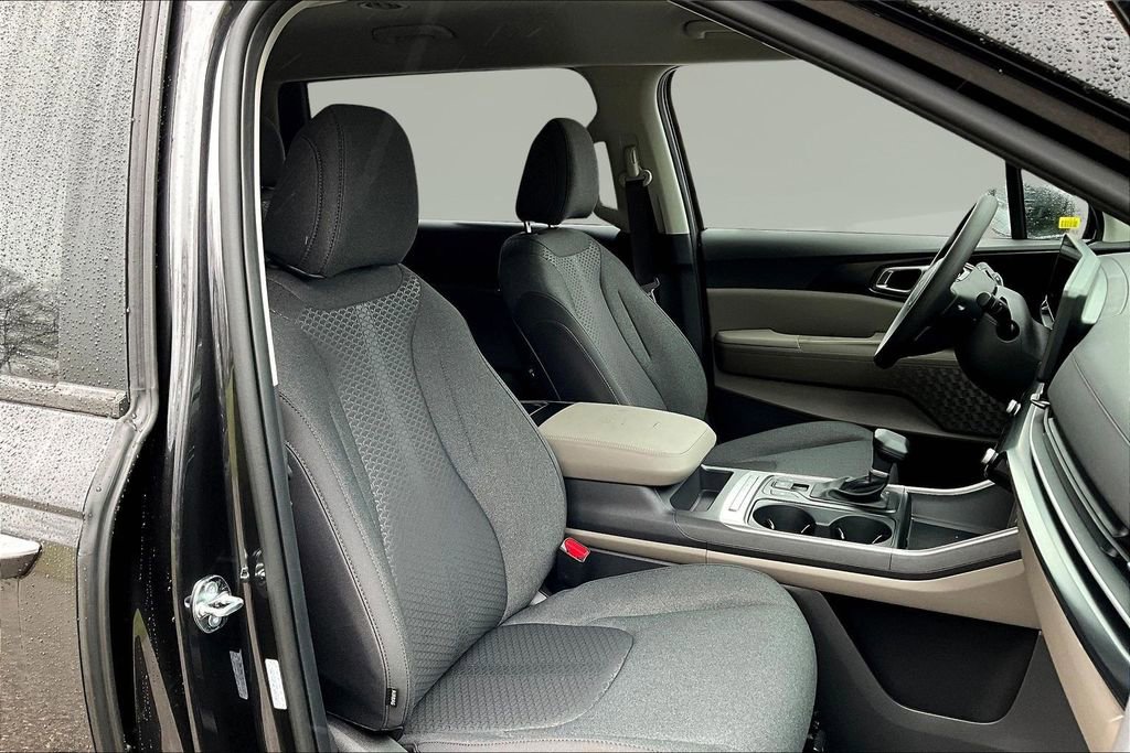 New 2026 Kia Carnival LX FWD image 10