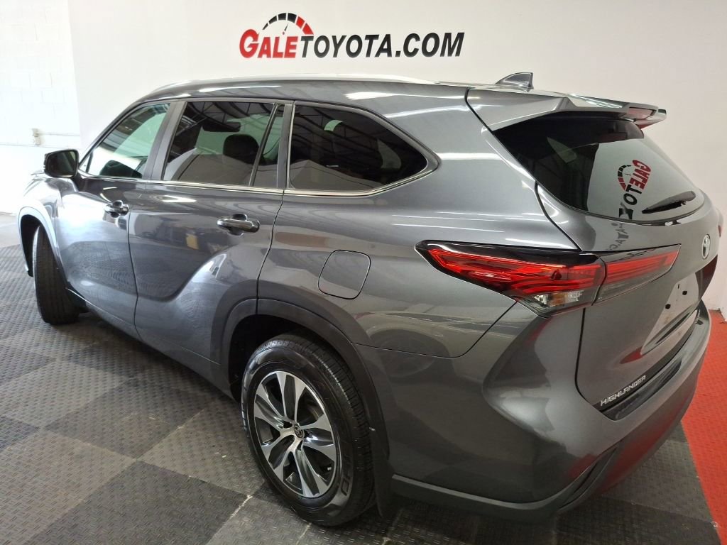 Used 2023 Toyota Highlander XLE image 9