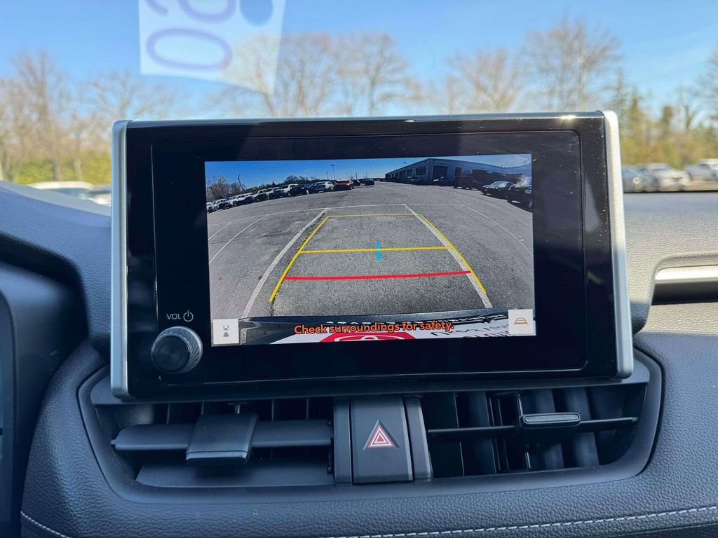 Used 2023 Toyota RAV4 LE AWD/4WD image 30