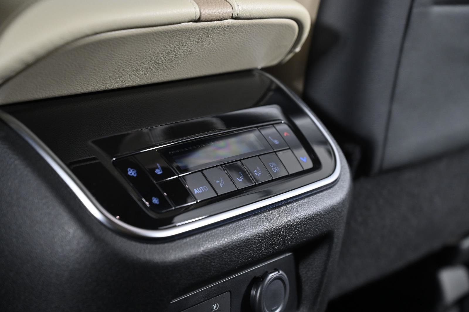 Used 2025 Nissan Armada Platinum image 34