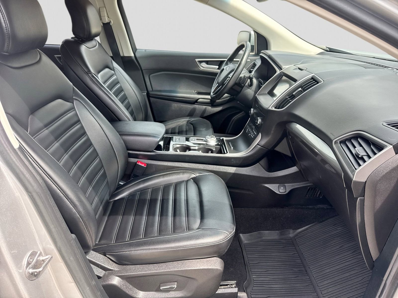 Used 2019 Ford Edge SEL AWD/4WD image 25