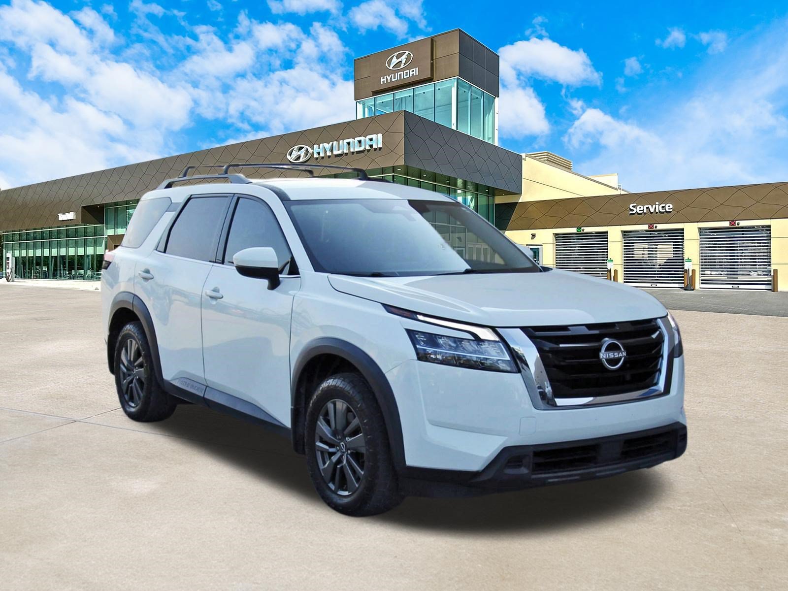 Used 2022 Nissan Pathfinder SV FWD image 3