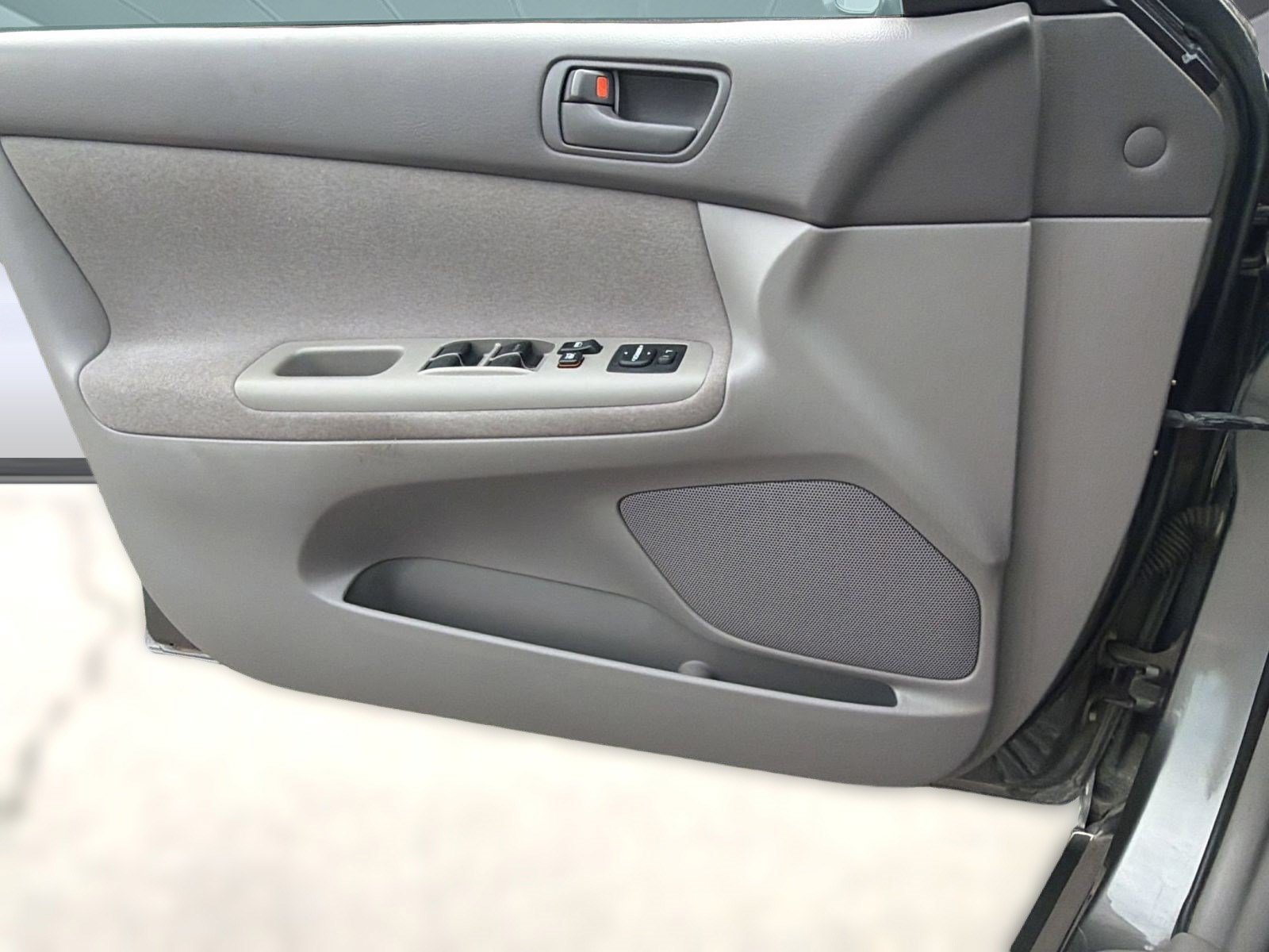 Used 2004 Toyota Camry LE FWD image 13