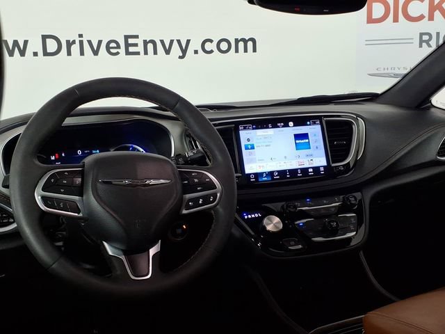 Used 2024 Chrysler Pacifica Pinnacle FWD image 10