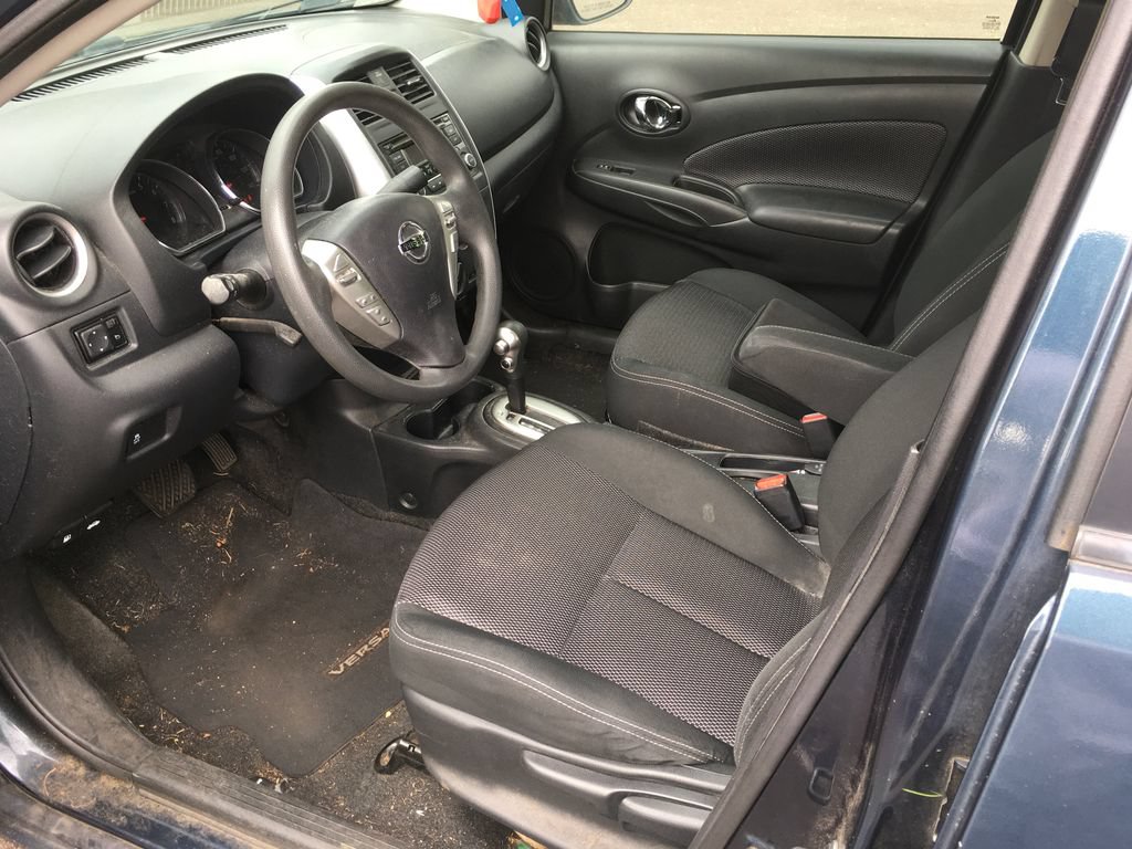 Used 2017 Nissan Versa SV FWD image 4