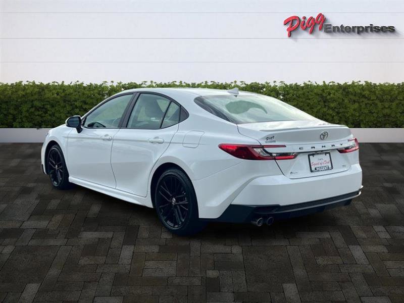 Used 2025 Toyota Camry SE image 2