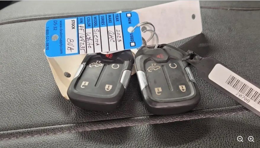 Used 2023 GMC Sierra 2500 SLT w/ SLT Premium Package image 17