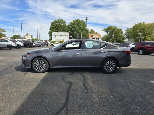 Used 2024 Nissan Altima 2.5 SV image 4