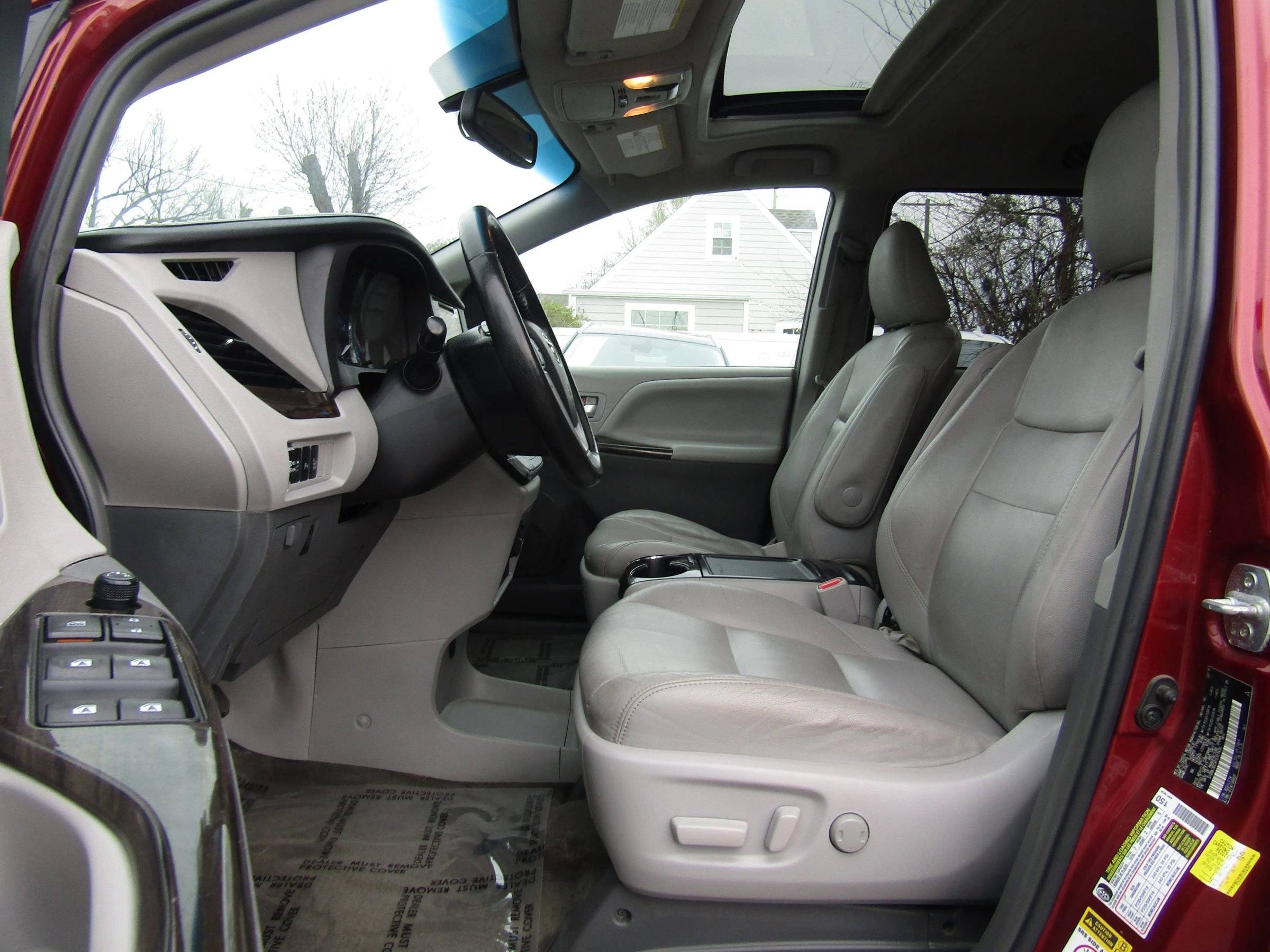 Used 2015 Toyota Sienna XLE w/ XLE Navigation Package image 17