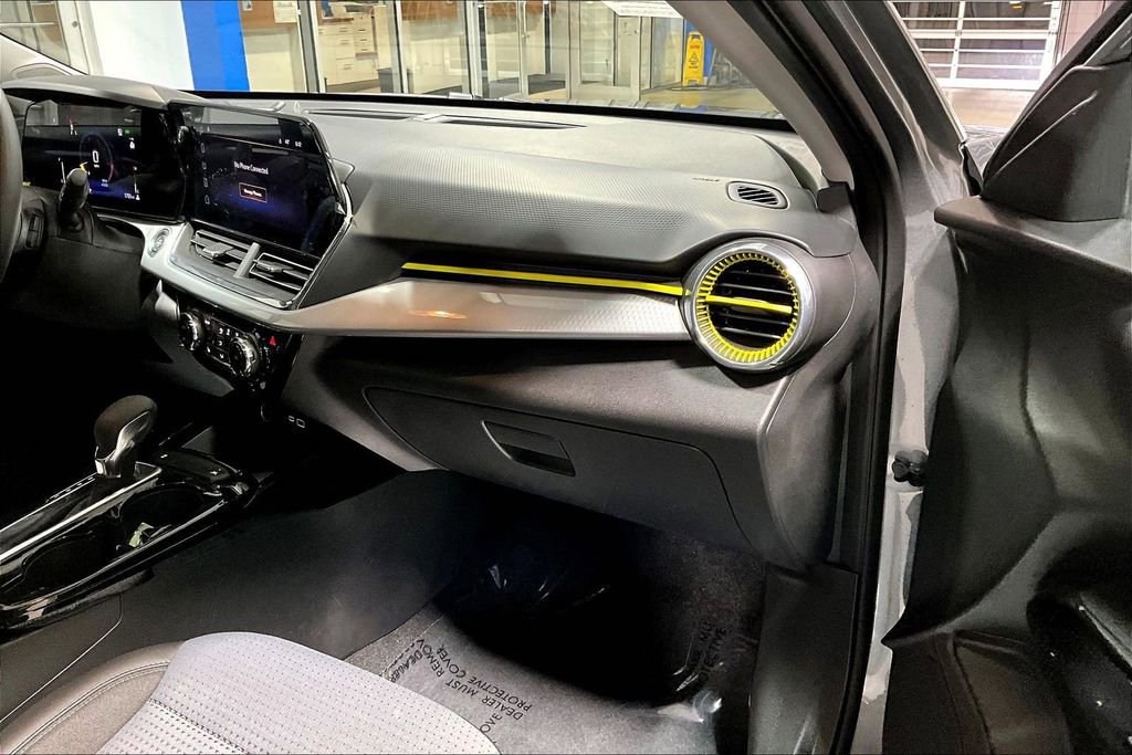 Used 2025 Chevrolet Trax LT w/ Driver Confidence Package image 15