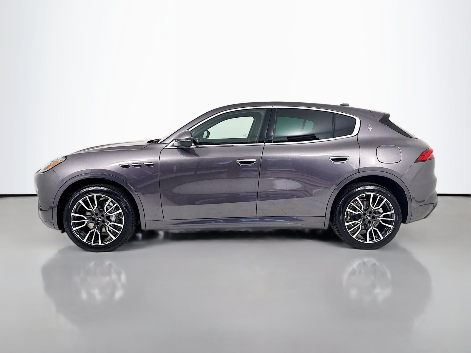 Used 2025 Maserati Grecale GT AWD/4WD image 4