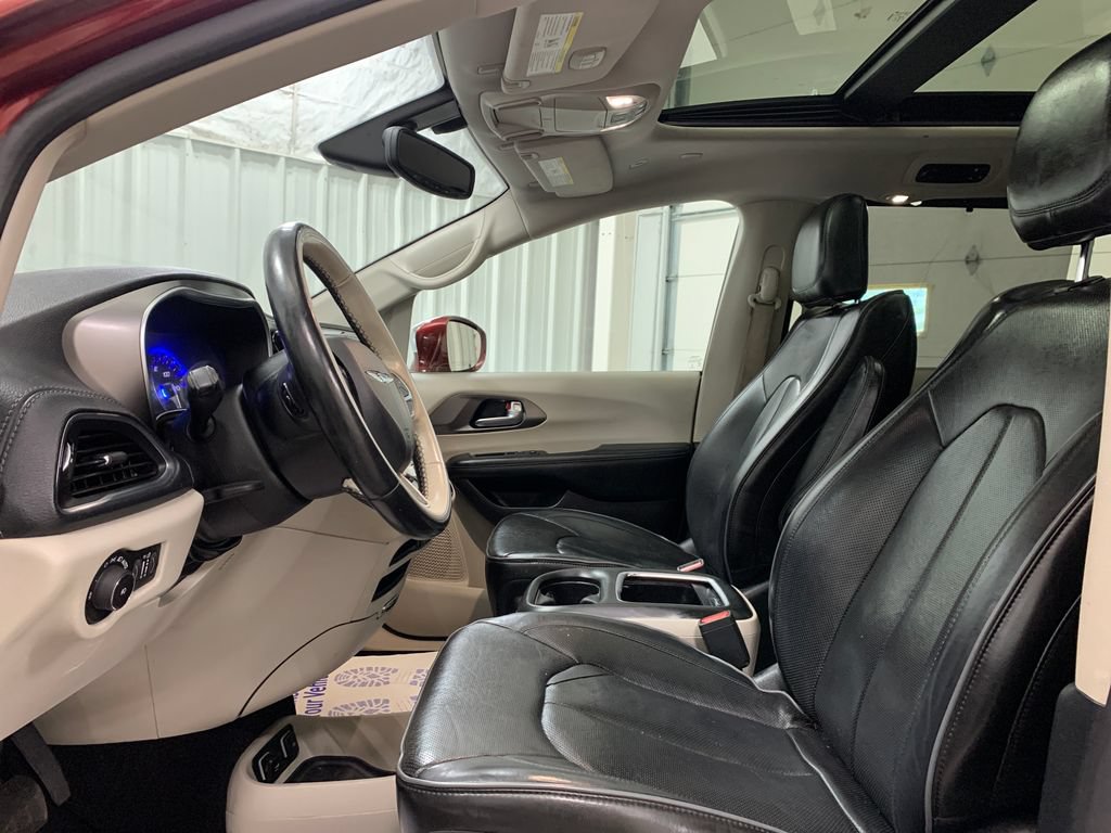 Used 2019 Chrysler Pacifica Limited FWD image 4