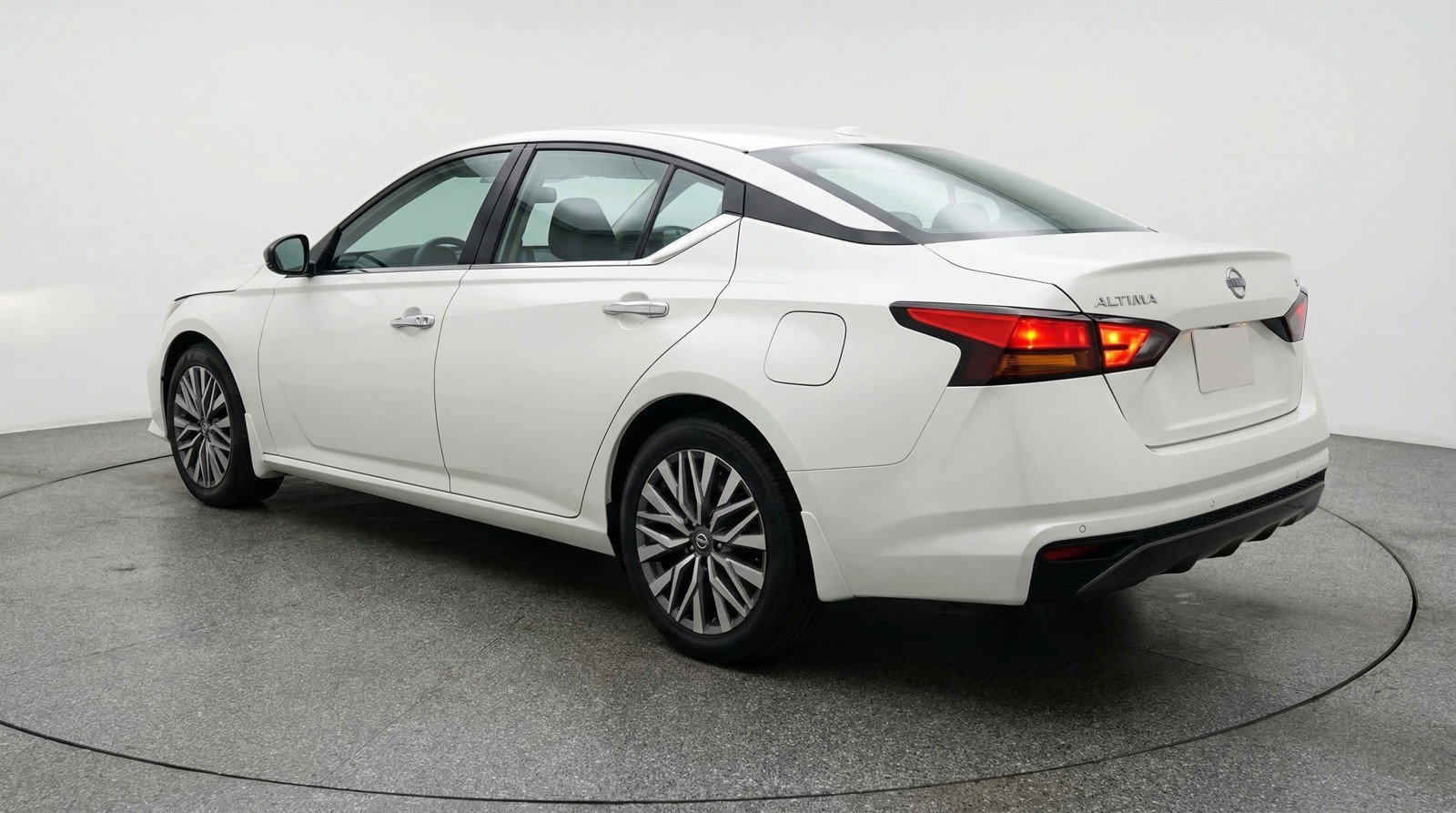 Used 2025 Nissan Altima 2.5 SV image 6
