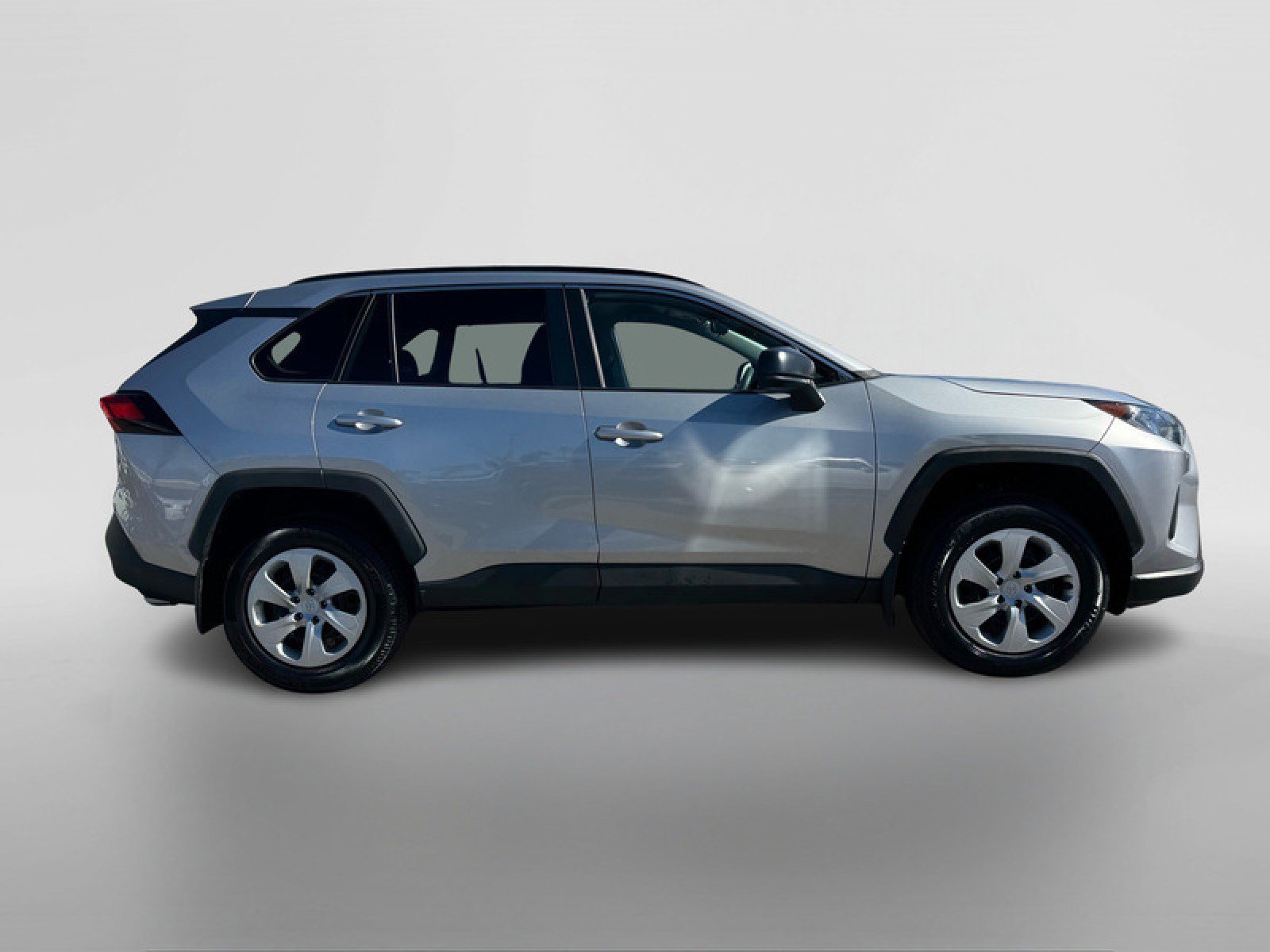 Used 2021 Toyota RAV4 LE image 6