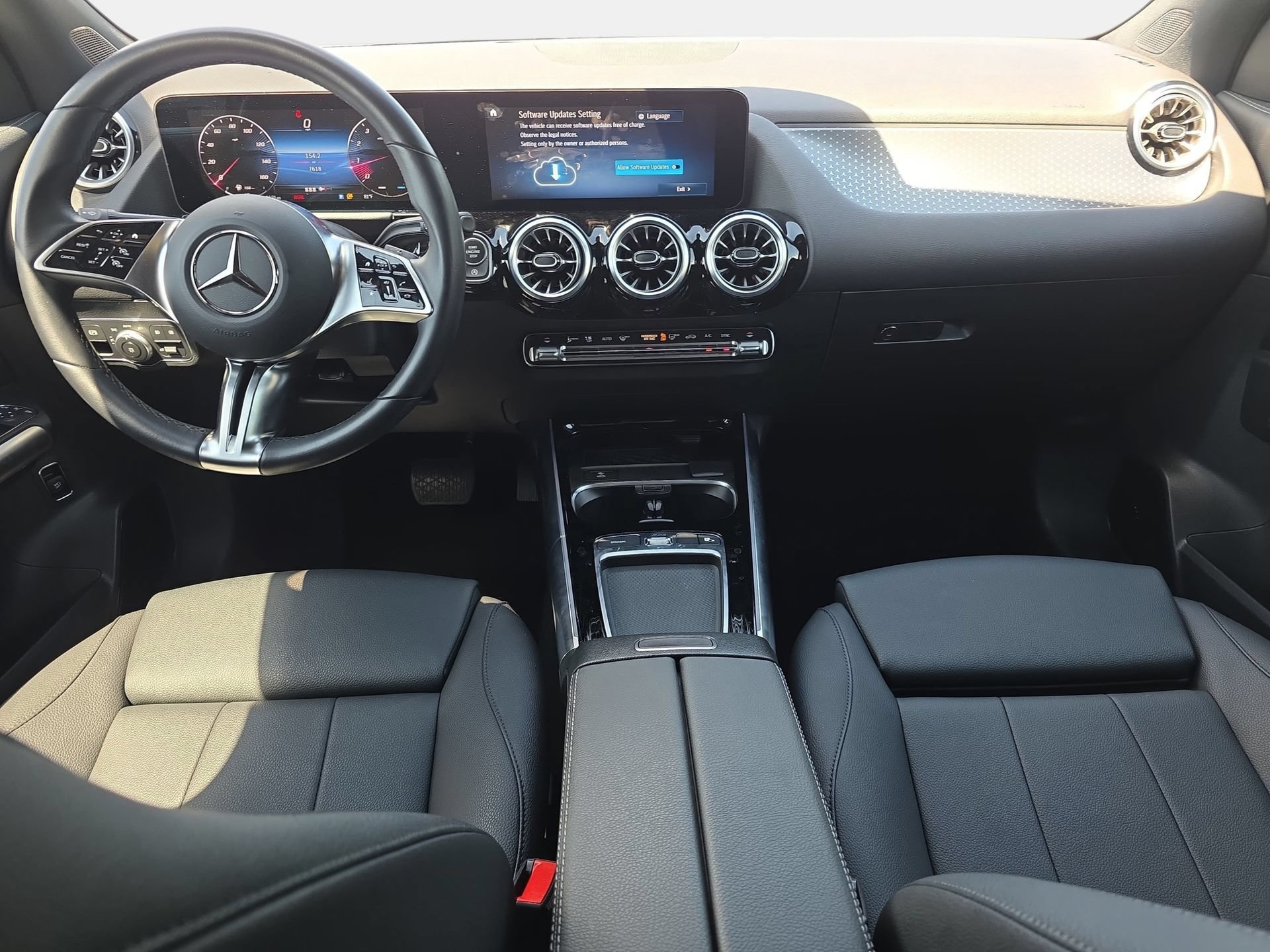 Used 2025 Mercedes-Benz GLA 250 image 9
