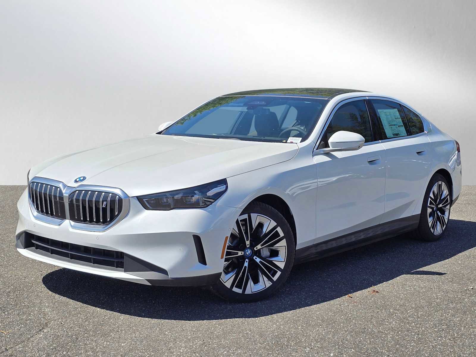 Used 2024 BMW i5 eDrive40i w/ M Sport Package image 3