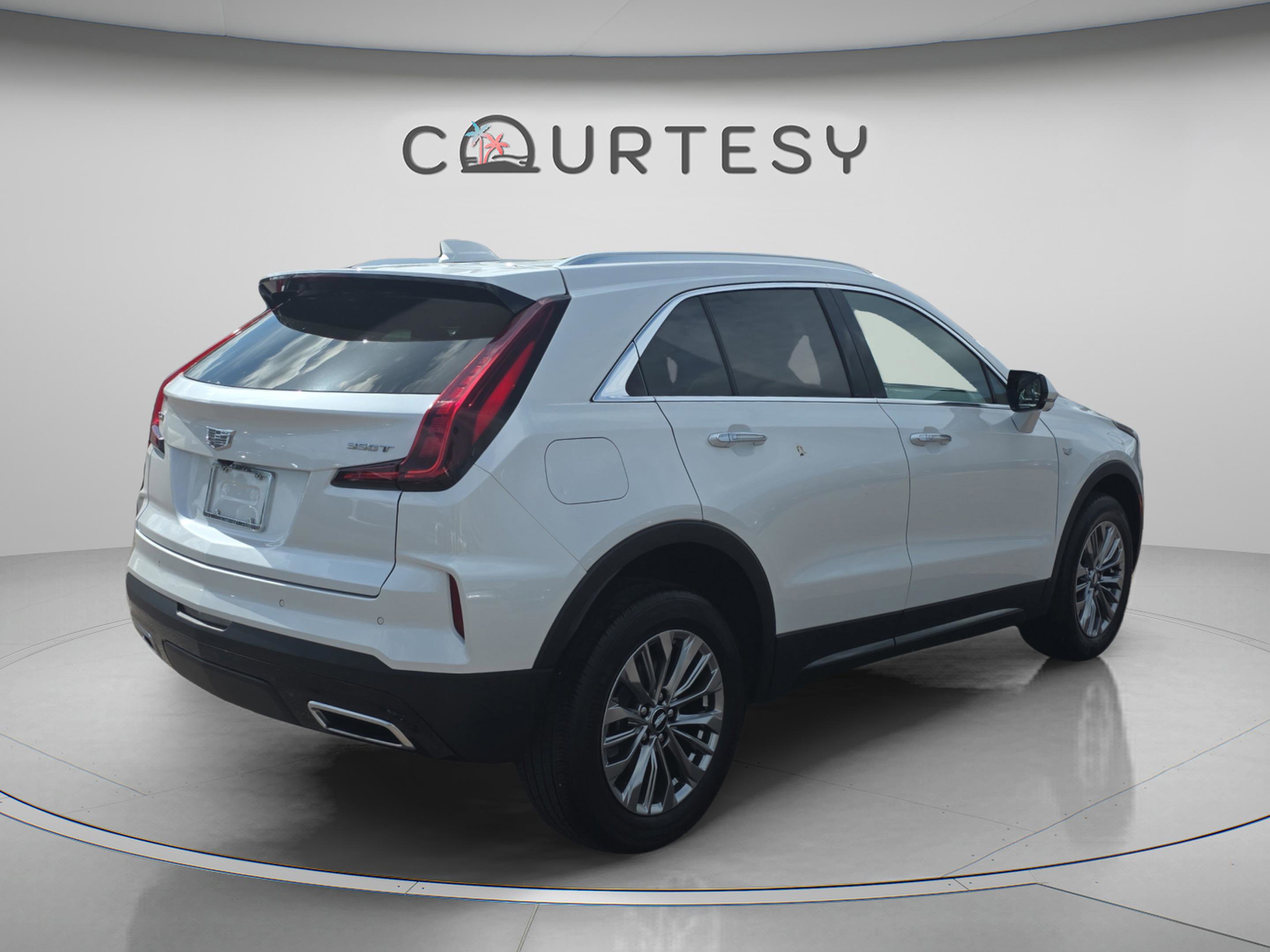 Used 2025 Cadillac XT4 Premium Luxury w/ Cold Weather Package FWD image 3
