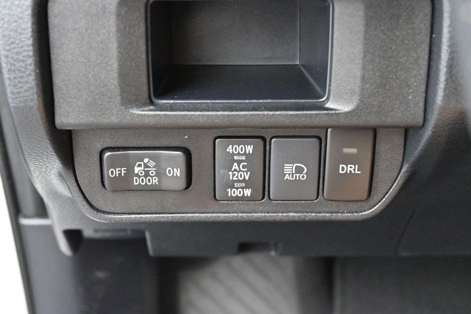 Used 2018 Toyota Tacoma TRD Off-Road AWD/4WD image 25