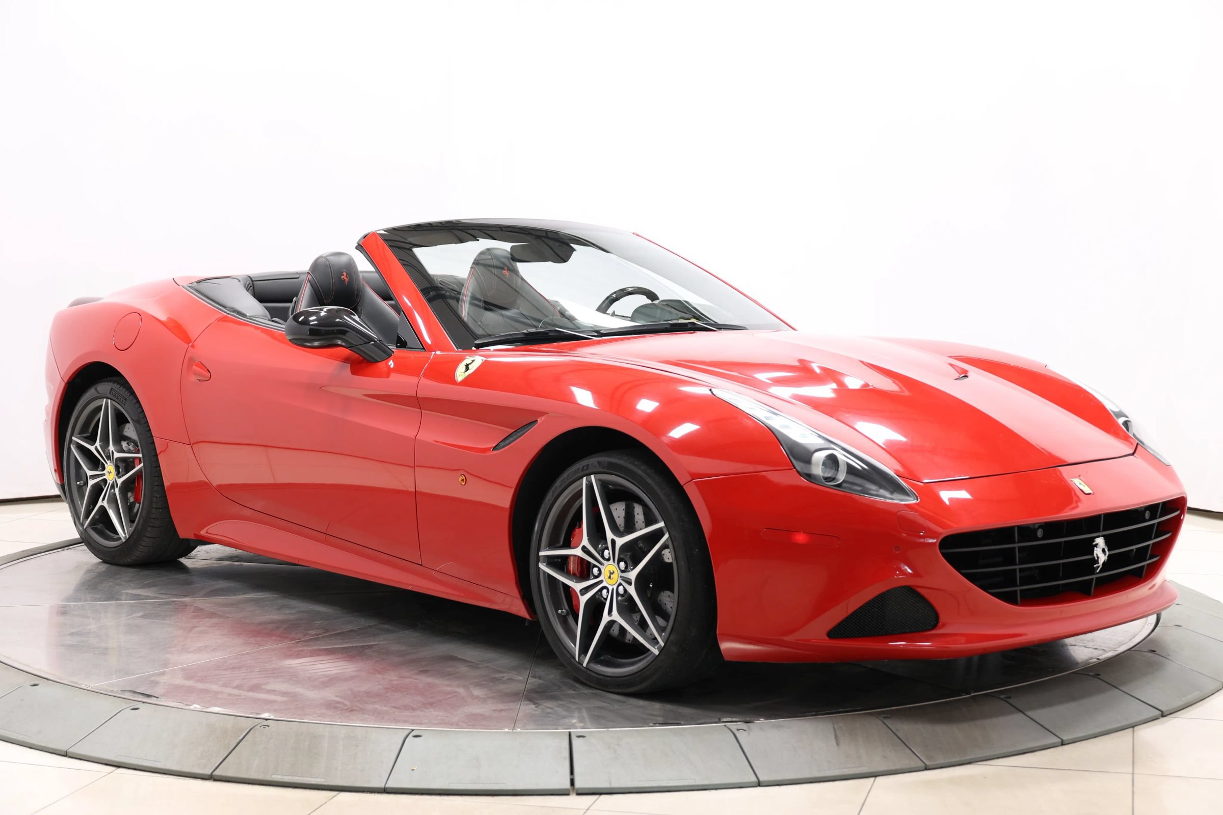 Used 2017 Ferrari California T RWD image 87
