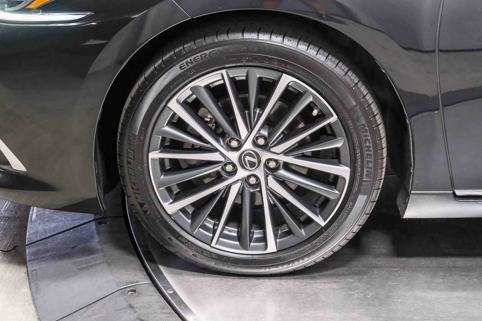 Used 2021 Lexus ES 300h w/ Premium Package FWD image 11