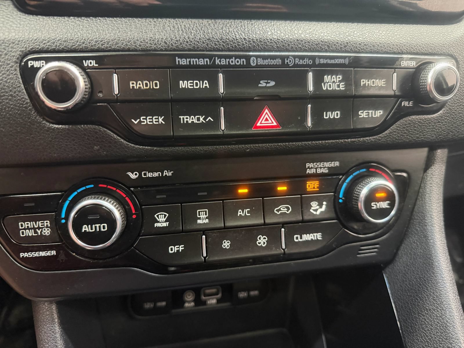 Used 2017 Kia Niro Touring FWD image 31