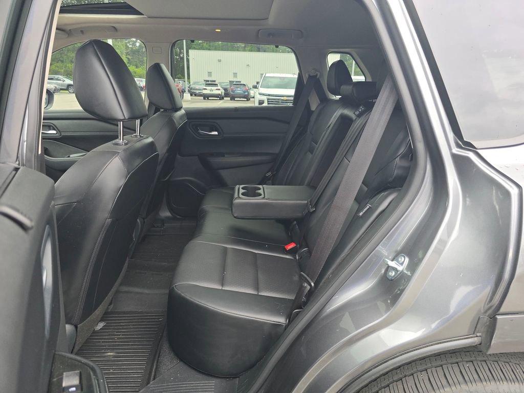 Used 2025 Nissan Rogue SV w/ SV Premium Package FWD image 30