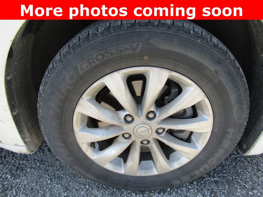 Used 2017 Chrysler Pacifica Touring-L FWD image 9