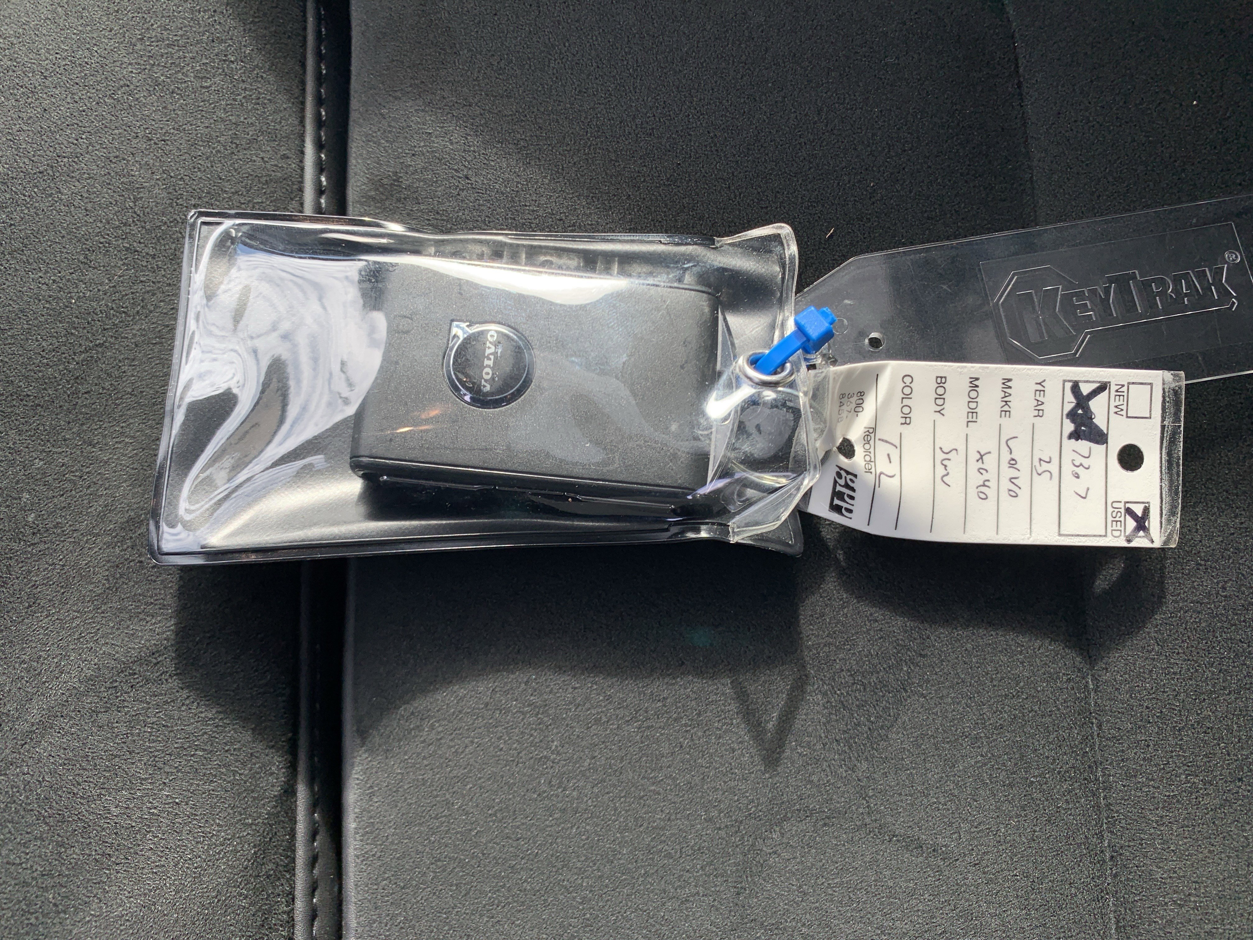 Used 2025 Volvo XC40 B5 Plus image 37