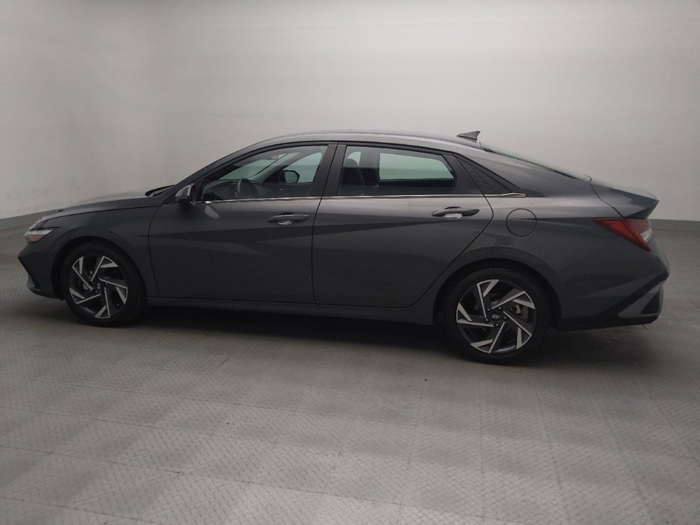 Used 2025 Hyundai Elantra Limited FWD image 3