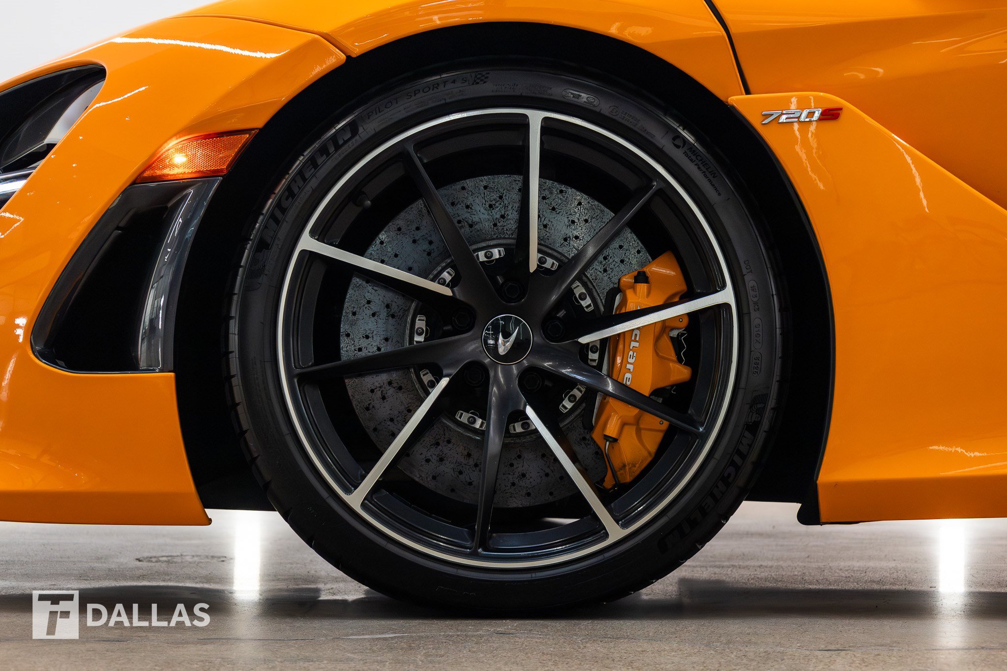 Used 2019 McLaren 720S RWD image 6