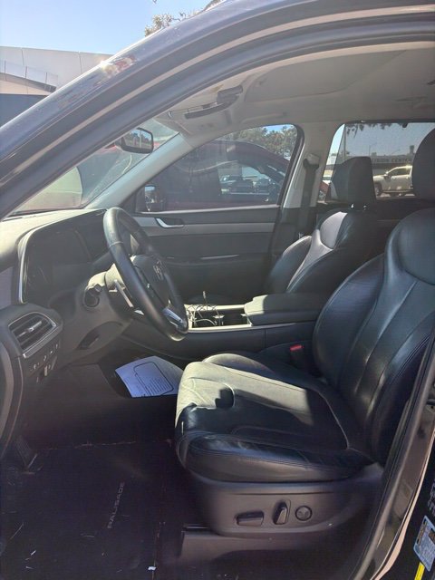 Used 2022 Hyundai Palisade SEL w/ Premium Package FWD image 2