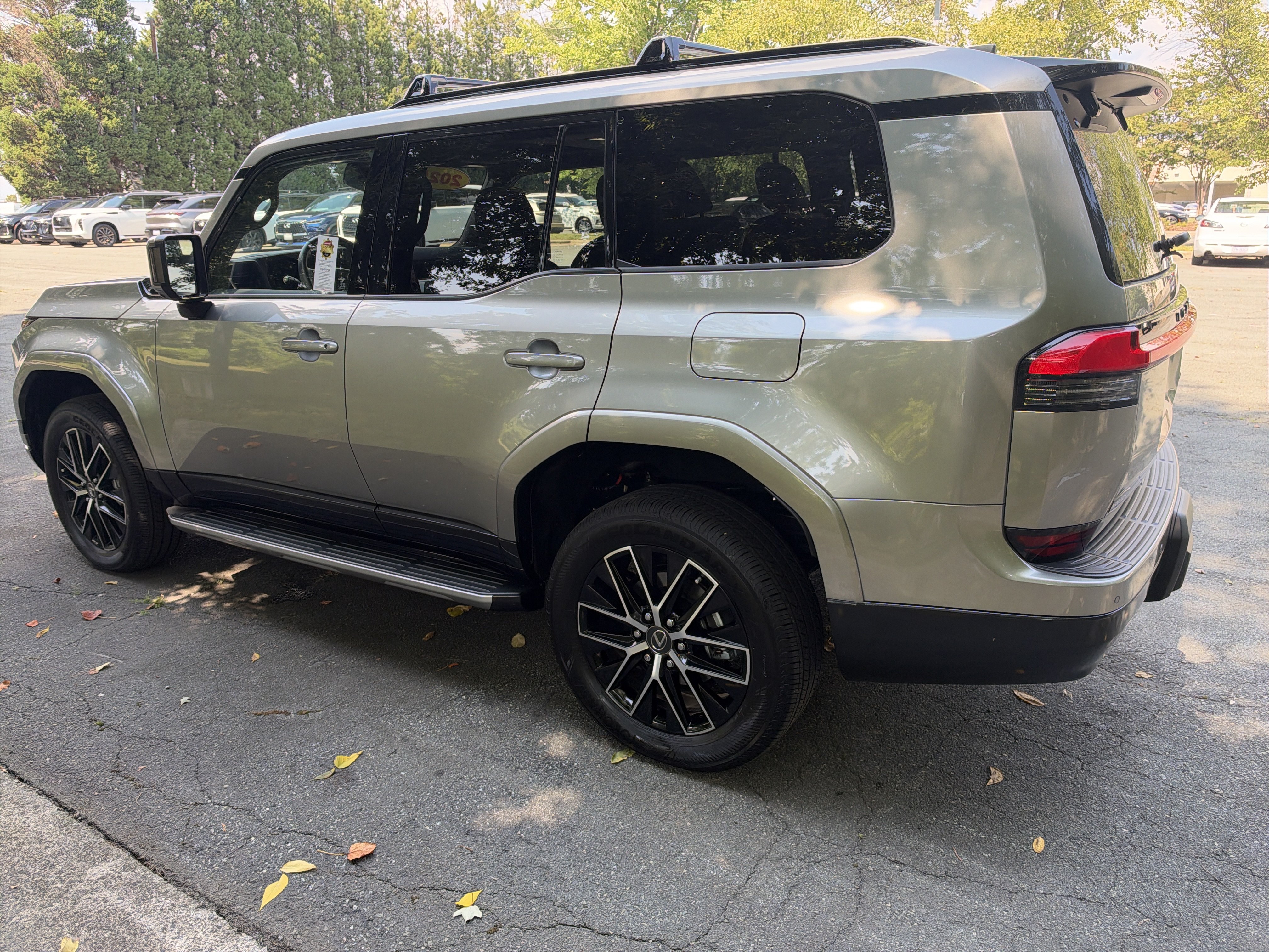 Used 2025 Lexus GX 550 w/ Accessory Package (2T) AWD/4WD image 6