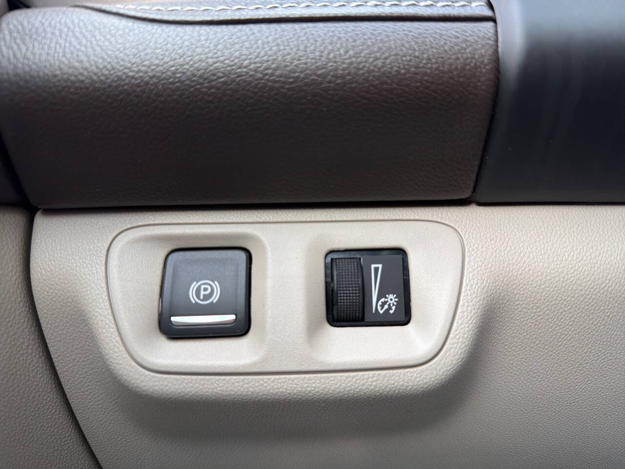 Used 2019 GMC Acadia Denali w/ Technology Package FWD image 11