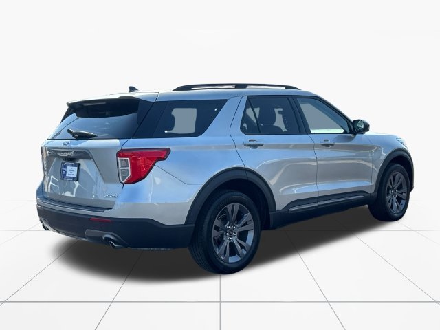 Used 2024 Ford Explorer XLT w/ Equipment Group 202A AWD/4WD image 6