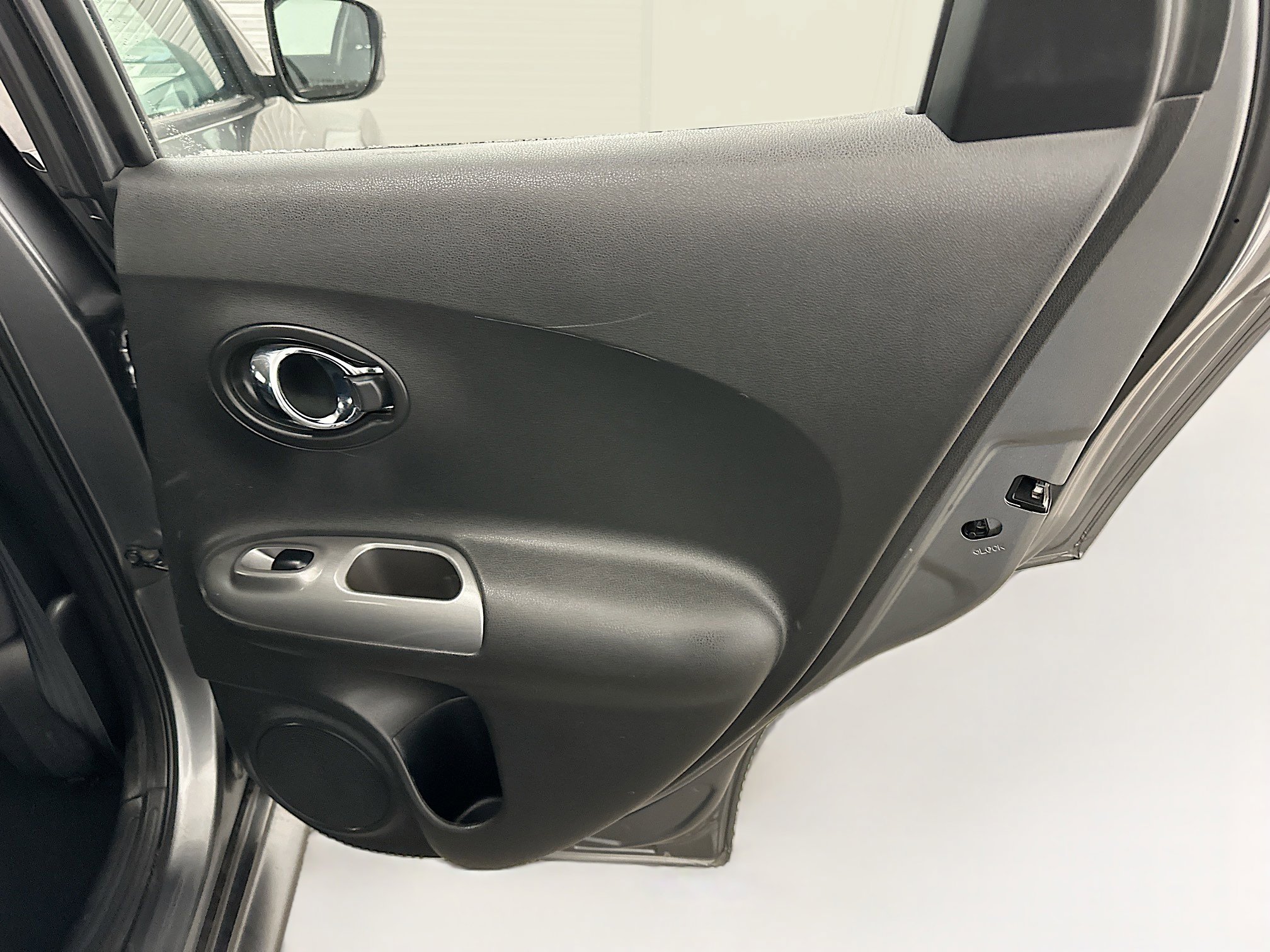 Used 2015 Nissan Juke S image 30