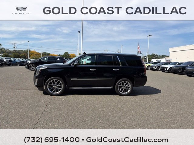 Used 2018 Cadillac Escalade Luxury AWD/4WD image 2