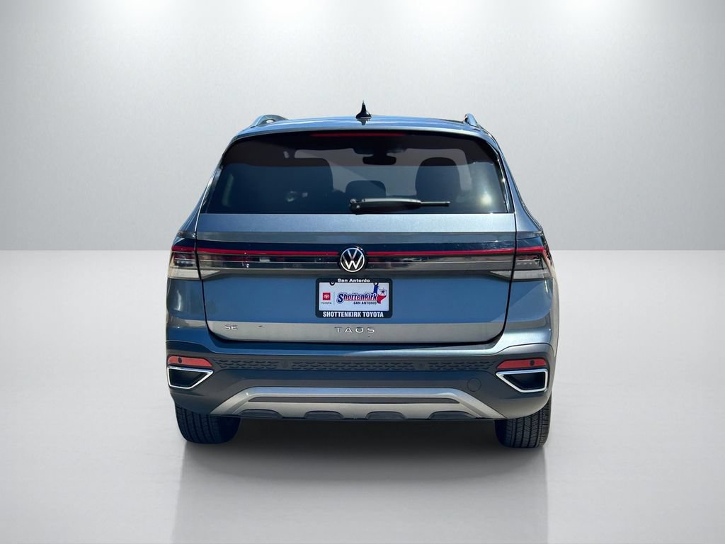 Used 2025 Volkswagen Taos SE FWD image 6