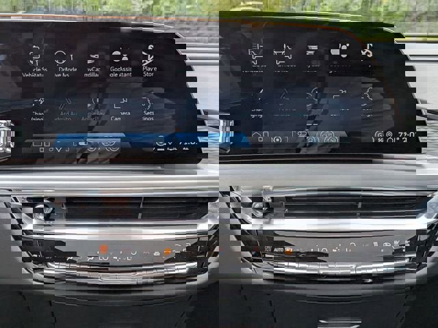 New 2026 Cadillac Lyriq Luxury image 16