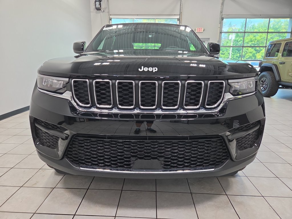 New 2027 Jeep Grand Cherokee Laredo X AWD/4WD image 2
