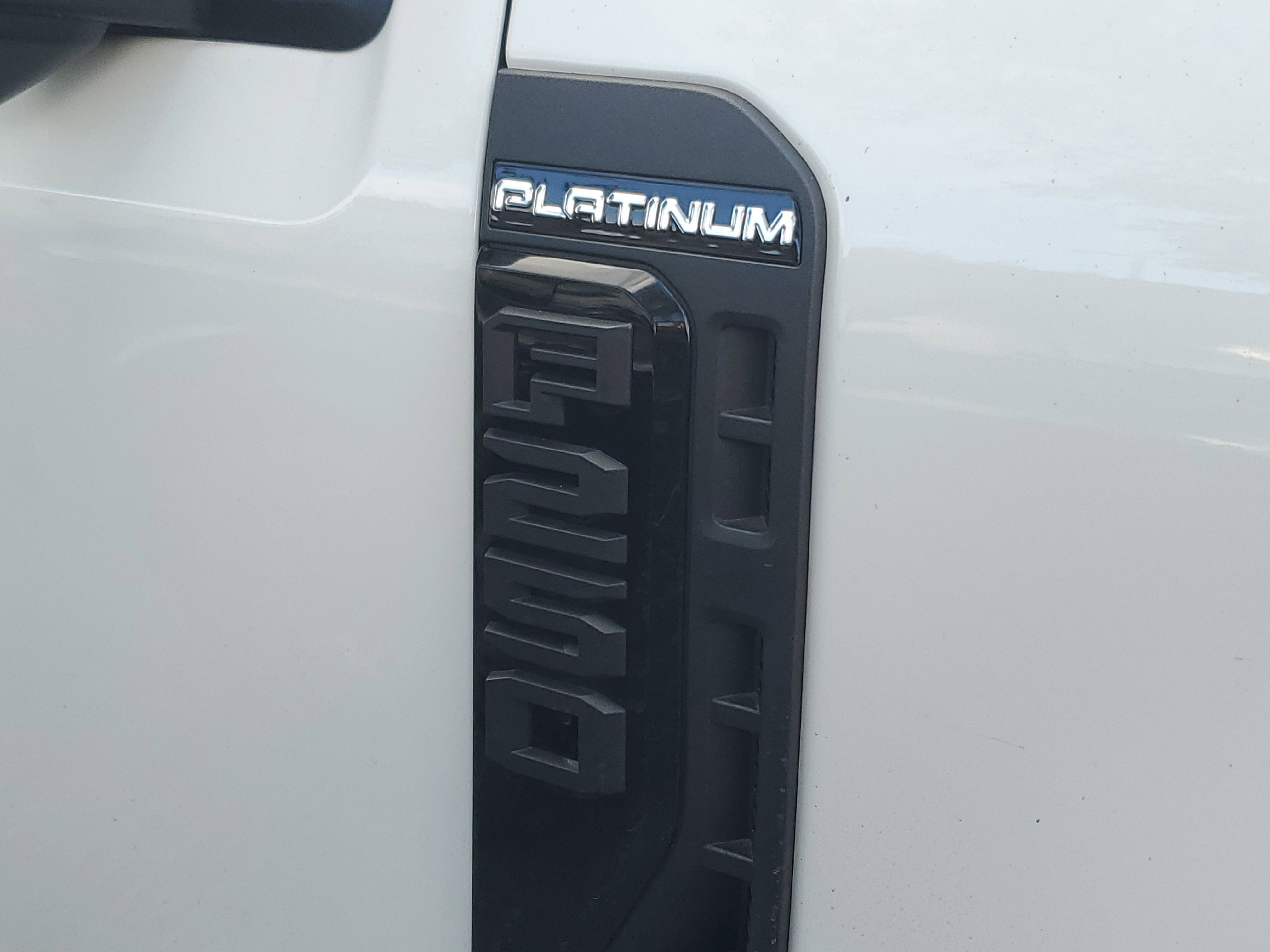 Used 2025 Ford F250 Platinum image 2