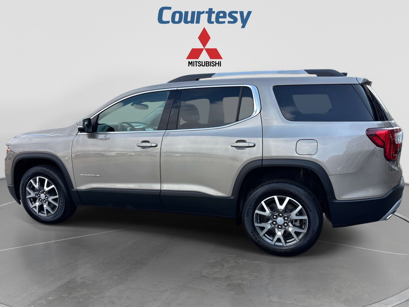 Used 2023 GMC Acadia SLE w/ Driver Convenience Package AWD/4WD image 2