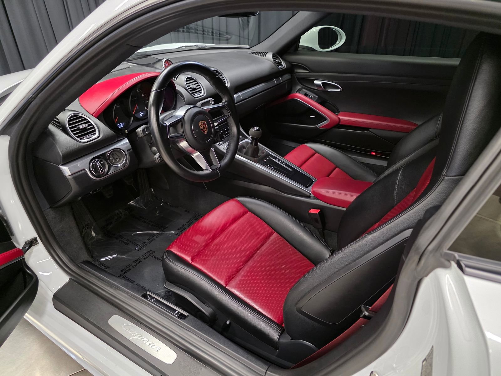 Used 2017 Porsche 718 Cayman RWD image 20