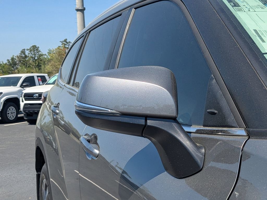 New 2026 Toyota Highlander XLE image 11