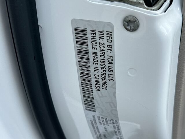 Used 2023 Chrysler Pacifica Touring-L FWD image 35