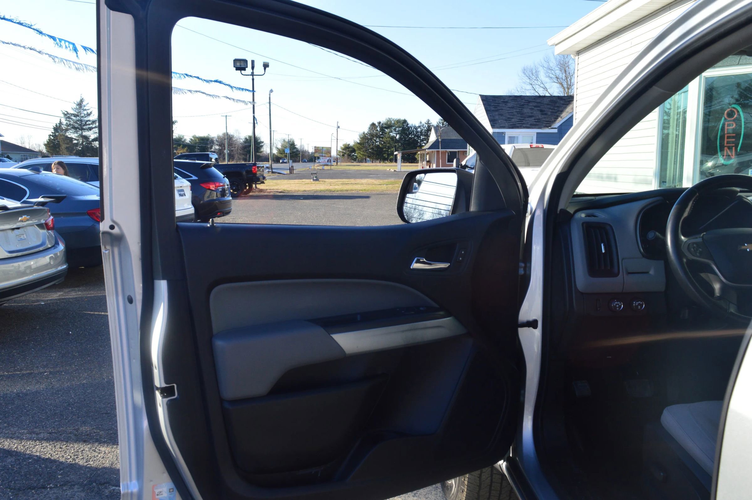 Used 2018 Chevrolet Colorado LT w/ LT Convenience Package image 24