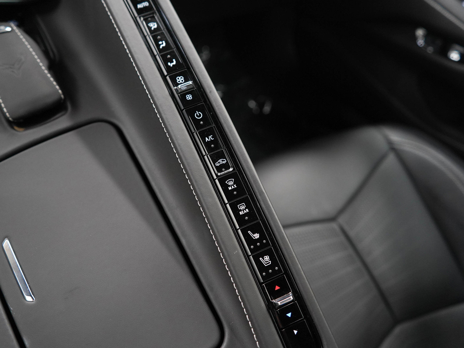 Used 2024 Chevrolet Corvette Stingray Premium Conv w/ Stealth Interior Trim Package RWD image 20