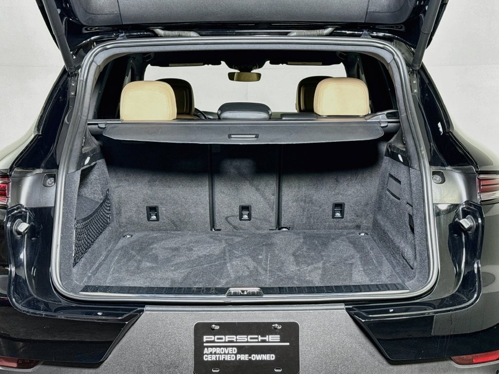 Certified 2024 Porsche Cayenne AWD/4WD image 27