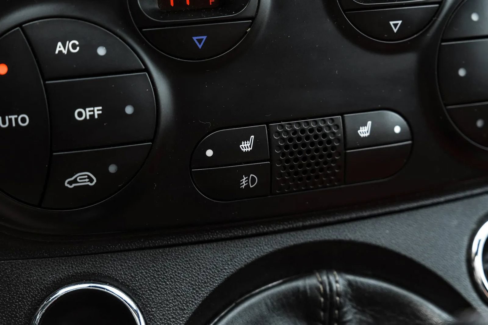 Used 2013 FIAT 500 Abarth w/ Comfort/Convenience Group FWD image 29
