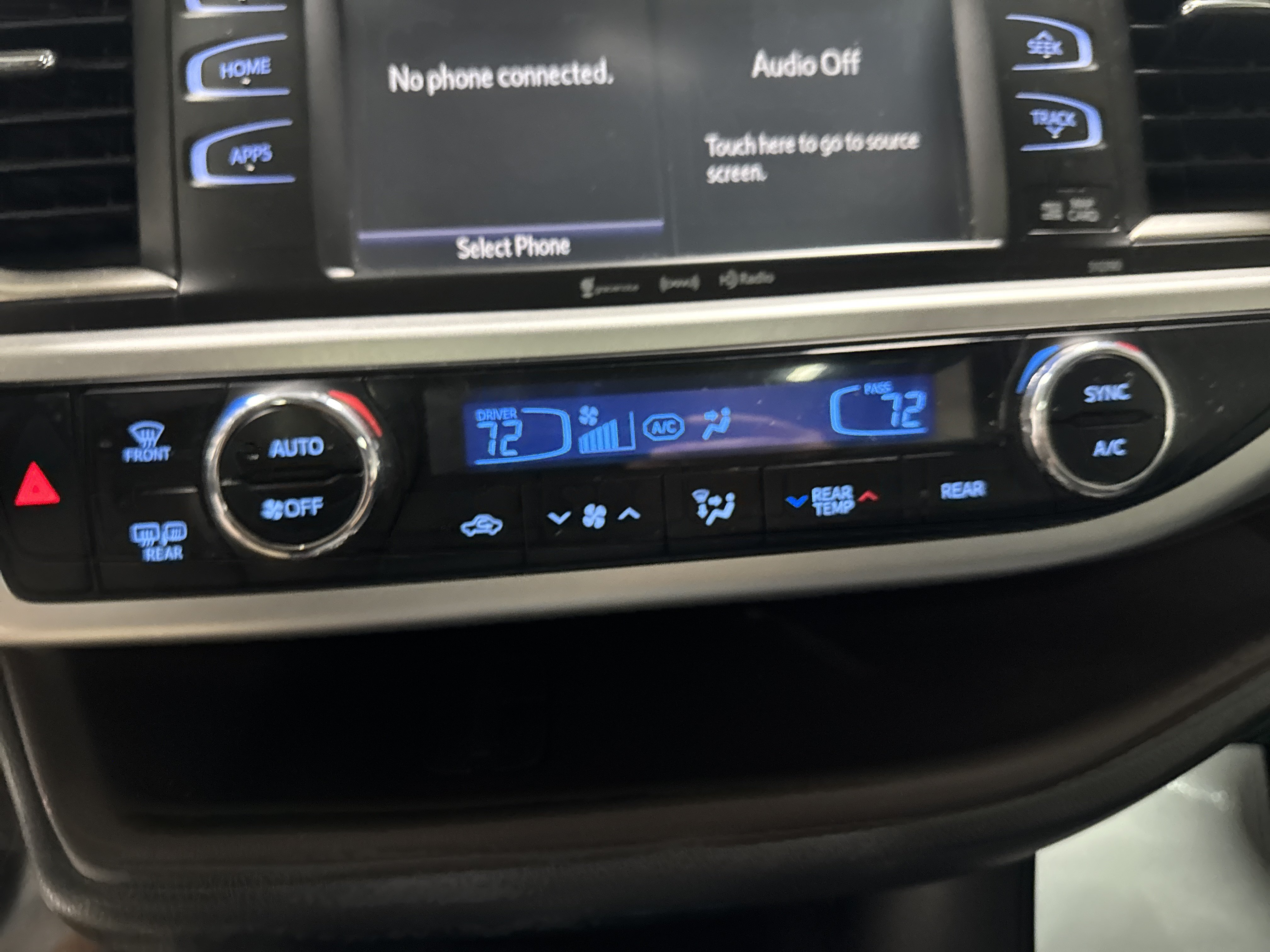 Used 2019 Toyota Highlander XLE AWD/4WD image 22